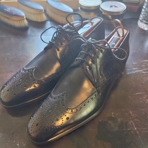 Magnanni black wingtips (8M)